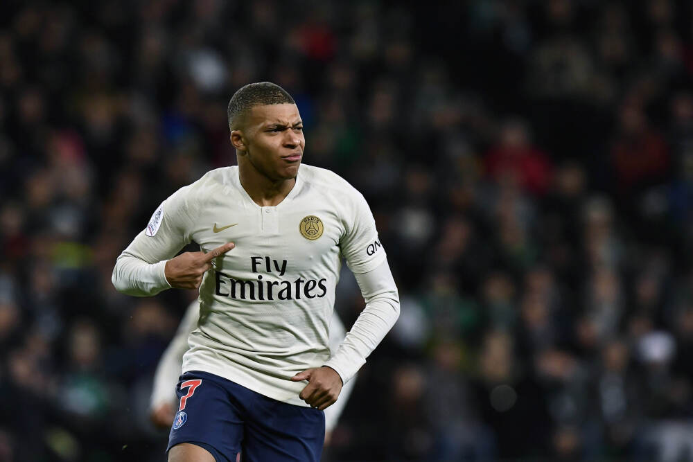 康宁汉姆：赢球靠大家积极防守互相补位 去拼地板球之类的细节